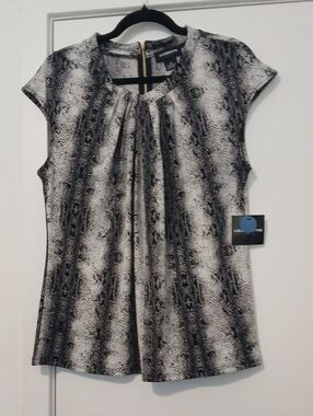 Liz Claiborne Black & White Snake-Print Pleated Cap-Sleeve Top